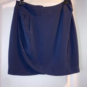 Short blue skirt. Elegant. Banana Republic. Size: 0